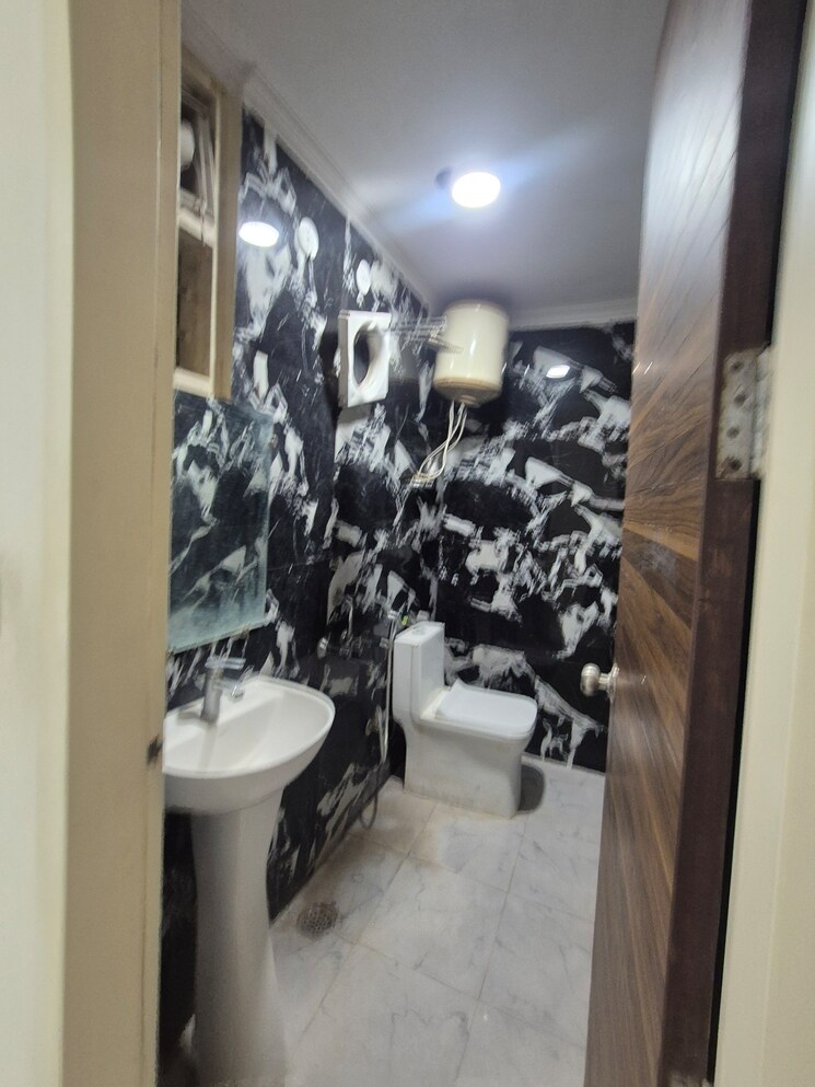 Bathroom, palm-residency-chhatarpur 2.5 Bedroom 1300 Sq.Ft. Builder Floor In Chattarpur Delhi 8834794