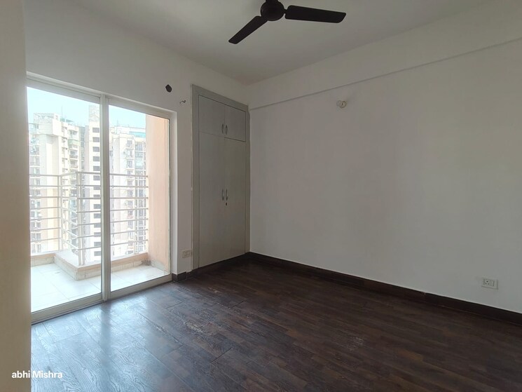 Bedroom, paras-tierea 2 Bedroom 825 Sq.Ft. Apartment In Sector 137 Noida 8834779