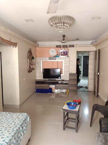 Master Bedroom in 3 BHK Apartment at Moksh Apartments, Malad East – for Rent