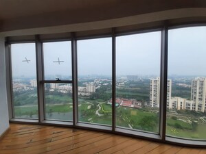 Room in 3 BHK Apartment at Jaypee Greens Sun Court III, Jaypee Greens – for Sale