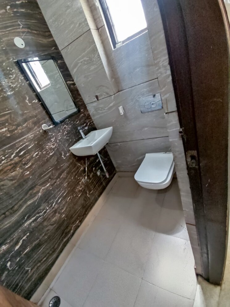 Bathroom, rajouri garden 2 Bedroom 180 Sq.Yd. Builder Floor In Rajouri Garden Delhi 8834832