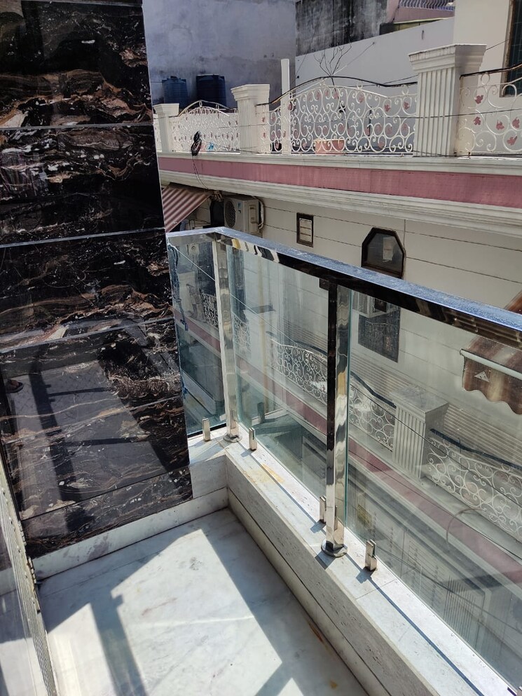 Balcony, rajouri garden 2 Bedroom 180 Sq.Yd. Builder Floor In Rajouri Garden Delhi 8834832