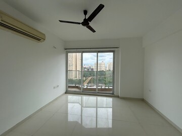 Room in 4 BHK Apartment at Soham Crystal Spires, Ghodbunder Road – for Rent