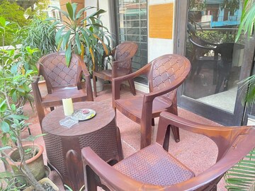 Team Area in 3 BHK Builder Floor at Hauz Khas – for Rent