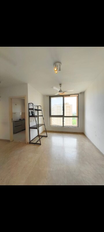 Room in 2 BHK Apartment at Hiranandani Eagleridge Wing B, Thane West – for Rent
