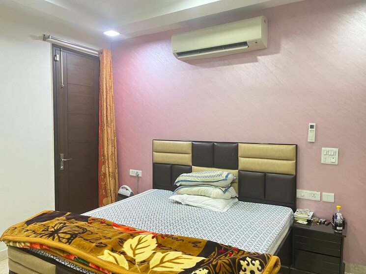 Bedroom, hauz khas 3 Bedroom 1800 Sq.Ft. Builder Floor In Hauz Khas Delhi 8834780