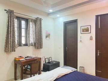Bedroom in 3 BHK Builder Floor at Hauz Khas – for Rent