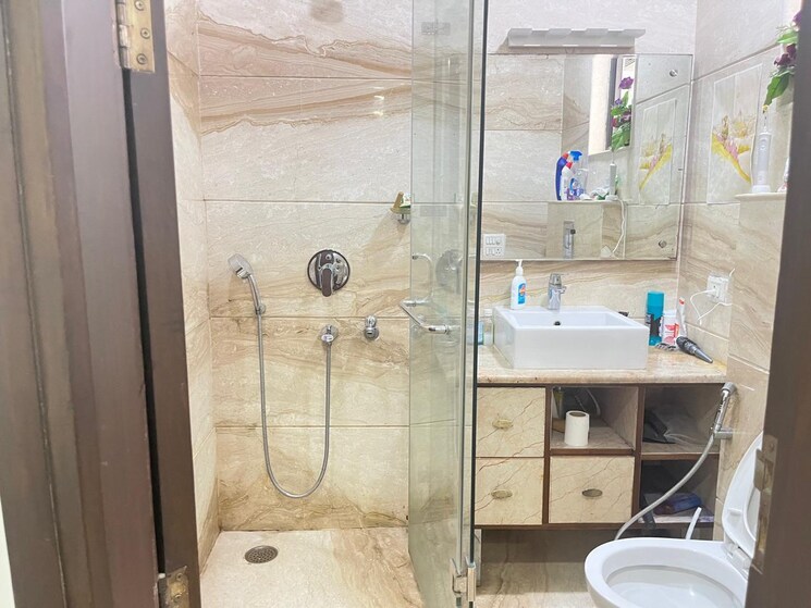 Bathroom, hauz khas 3 Bedroom 1800 Sq.Ft. Builder Floor In Hauz Khas Delhi 8834780