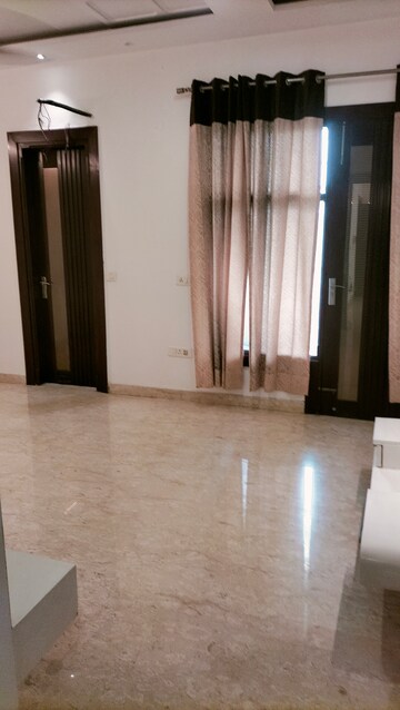 Room in 3 BHK Builder Floor at Pitampura – for Sale