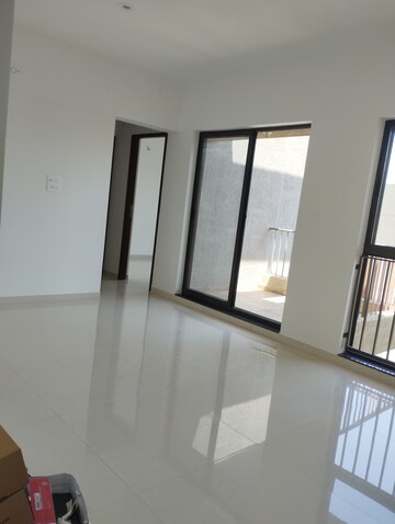 Room in 2 BHK Apartment at Shapoorji Pallonji Sensorium Auris, Hinjewadi – for Rent