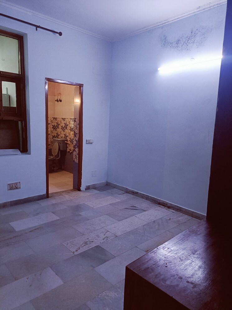 Room, ashoka enclave 2 Bedroom 160 Sq.Yd. Builder Floor In Ashoka Enclave Faridabad 8834935