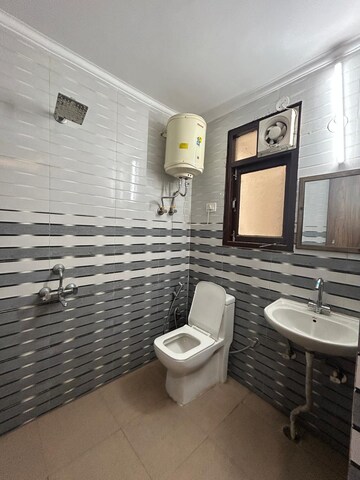 Bathroom in 2 BHK Builder Floor at Saket – for Rent