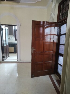 Room in 2.5 BHK Builder Floor at Sector 30 – for Sale