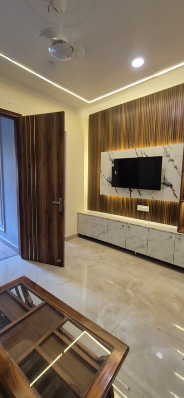 Living Room in 1.5 BHK Builder Floor at Palm Residency Chhatarpur, Chattarpur – for Rent