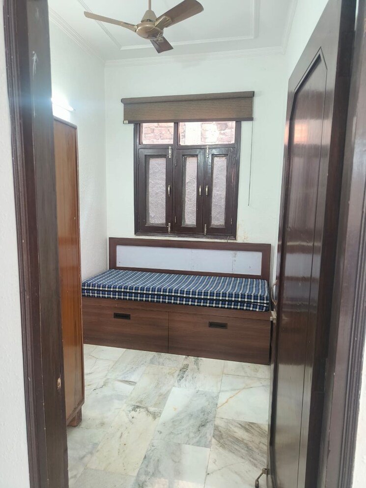 Bedroom, subhash nagar 2 Bedroom 110 Sq.Yd. Builder Floor In Subhash Nagar Delhi 8834991