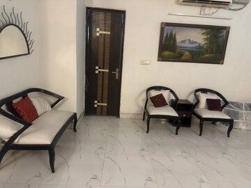 Parking in 3 BHK Builder Floor at East Of Kailash – for Rent