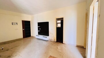 Room in 2 BHK Apartment at GLS Avenue 51, Sector 92 – for Rent