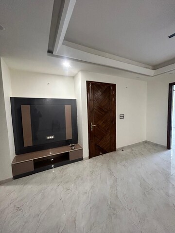 Room in 3 BHK Builder Floor at Green Fields Colony – for Sale