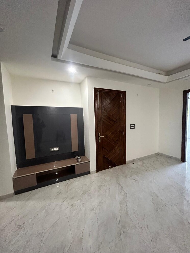 Room, green fields colony 3 Bedroom 1800 Sq.Ft. Builder Floor In Green Fields Colony Faridabad 8835031