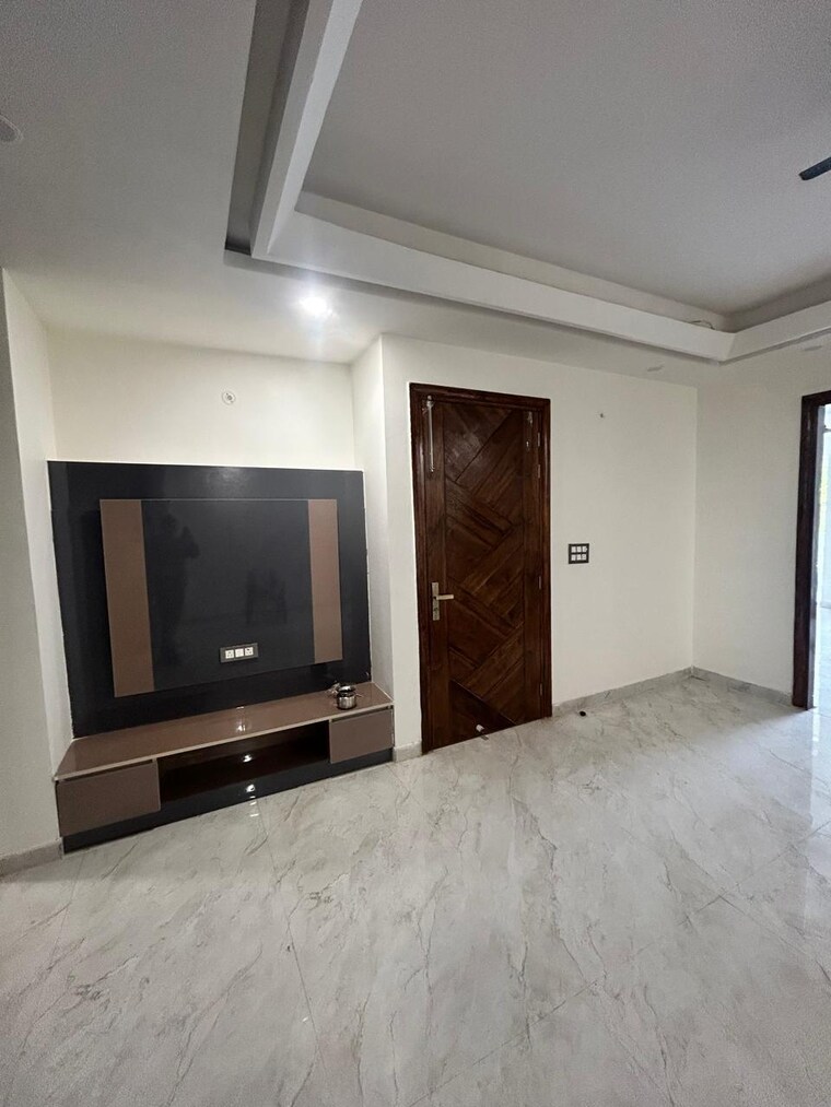 Room, green fields colony 3 Bedroom 1800 Sq.Ft. Builder Floor In Green Fields Colony Faridabad 8835031