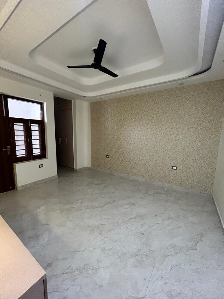 Room, green fields colony 3 Bedroom 1800 Sq.Ft. Builder Floor In Green Fields Colony Faridabad 8835031