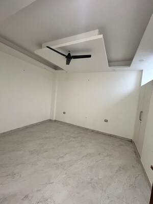 Room in 3 BHK Builder Floor at Green Fields Colony – for Sale