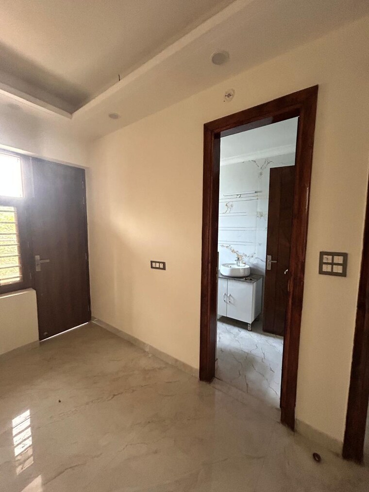 Room, green fields colony 3 Bedroom 1800 Sq.Ft. Builder Floor In Green Fields Colony Faridabad 8835031