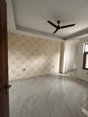 Room in 3 BHK Builder Floor at Green Fields Colony – for Sale