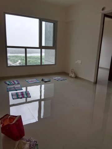 Room in 2 BHK Apartment at Piramal Vaikunth, Balkum Pada – for Rent