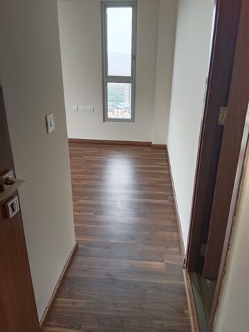 Room in 2 BHK Apartment at Piramal Vaikunth, Balkum Pada – for Rent