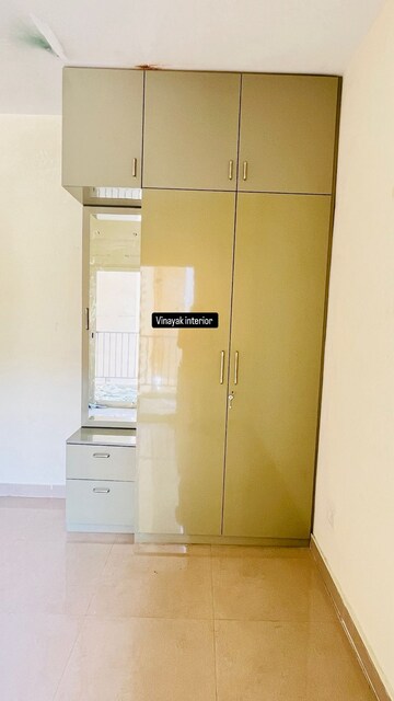 Furnished Amenities in 2.5 BHK Apartment at GLS South Avenue, Sector 92 – for Rent