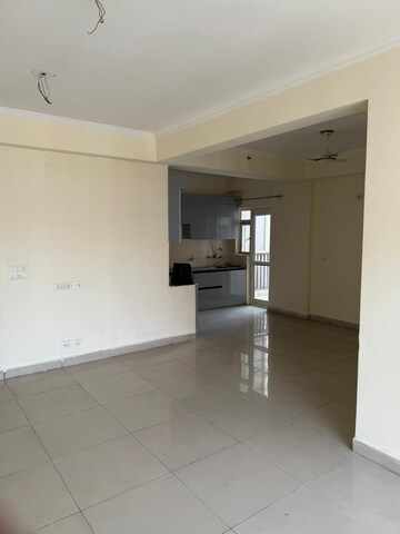 Room in 3 BHK Apartment at Gulshan Bellina, Sector 16 Greater Noida – for Rent