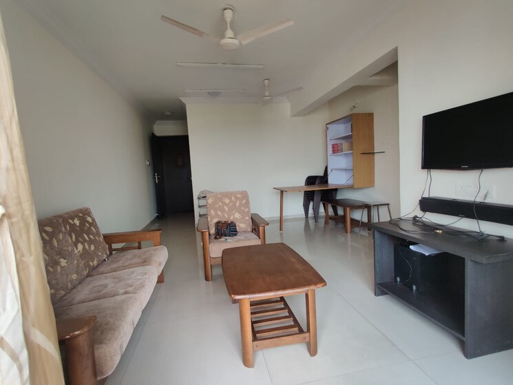 Living Room, lake-primrose 3 Bedroom 1100 Sq.Ft. Apartment In Powai Mumbai 8835072