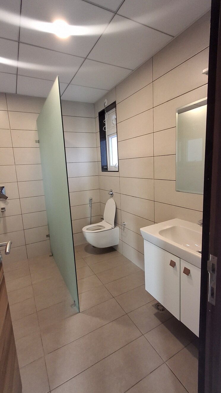 Bathroom, jayabheri-the-summit 3 Bedroom 2125 Sq.Ft. Apartment In Narsingi Hyderabad 8835079