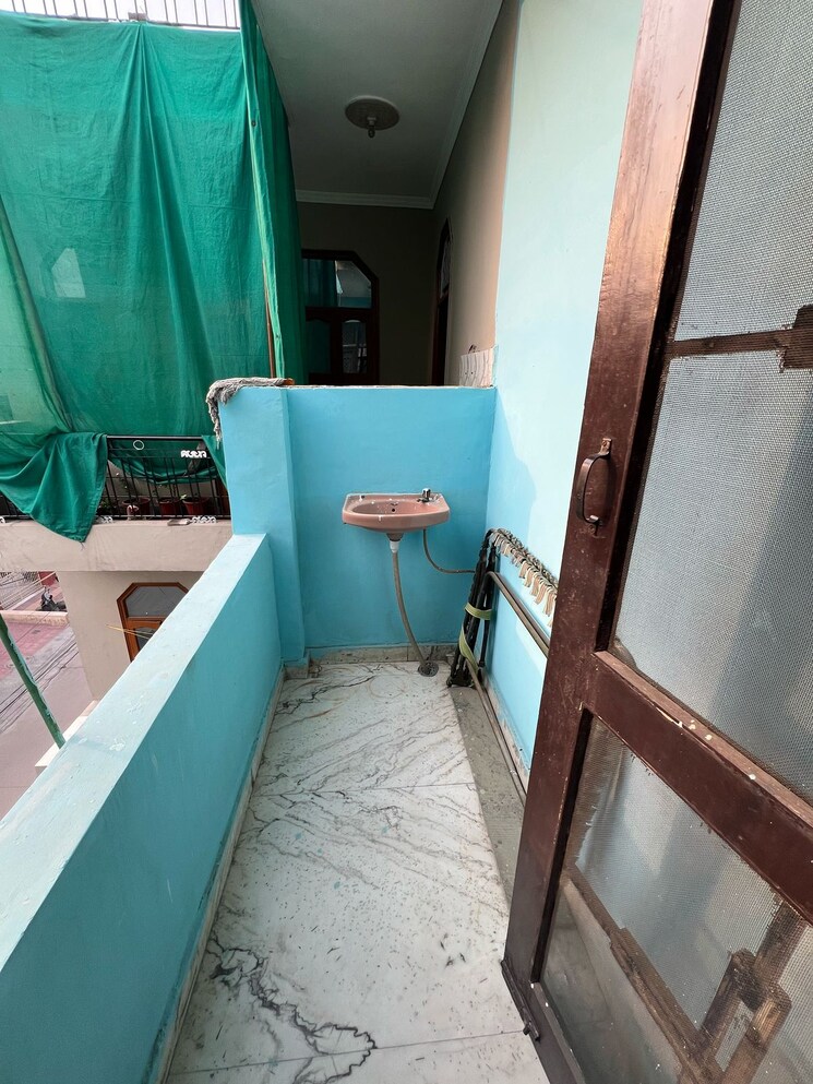 Balcony, sector 10 4 Bedroom 60 Sq.Yd. Independent House In Sector 10 Gurgaon 8835116