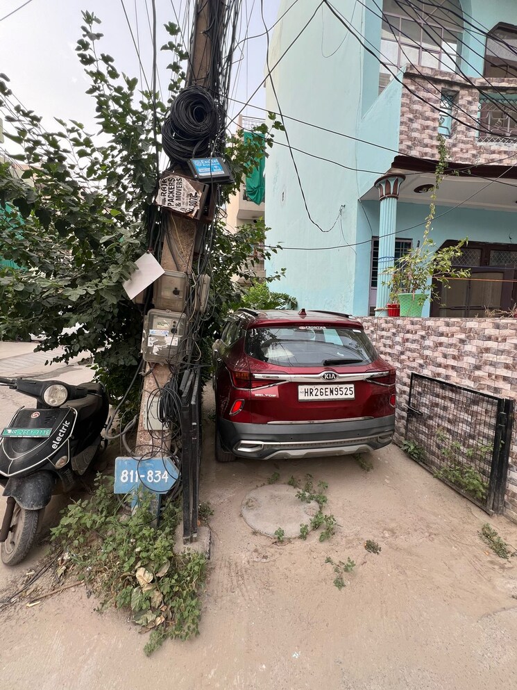  Parking, sector 10 4 Bedroom 60 Sq.Yd. Independent House In Sector 10 Gurgaon 8835116