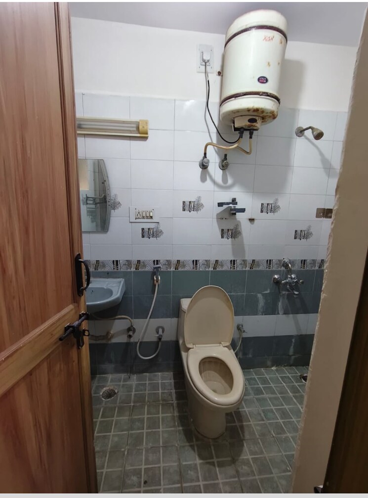 Bathroom, mathru-sree-village-homes 3 Bedroom 1350 Sq.Ft. Apartment In Old Airport Road Bangalore 8835118