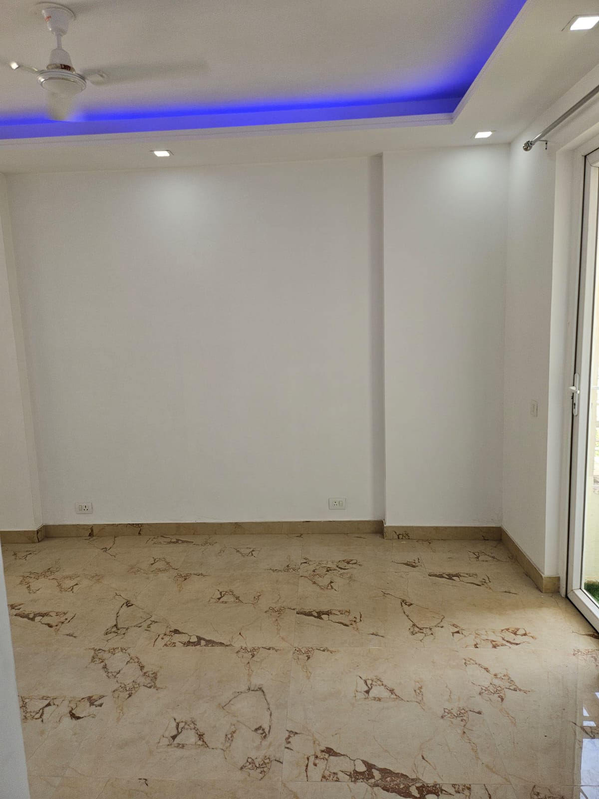 3 BHK + Servant Room Apartment For Rent in AEZ Aloha