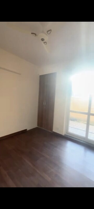 Room in 4 BHK Independent House at BPTP Parkland Pride, Sector 77 – for Rent
