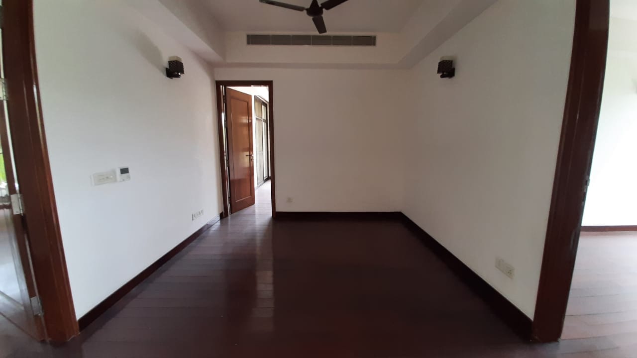 3 BHK + Servant Room 2210 Sq.Ft. Apartment in Jaypee Greens The Castille