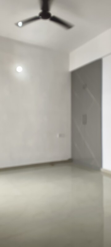 Room in 2.5 BHK Apartment at Prateek Grand Paeonia, Krishna Vihar – for Rent