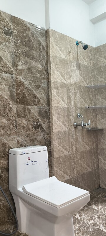 Furnished Amenities in 2.5 BHK Apartment at Prateek Grand Paeonia, Krishna Vihar – for Rent