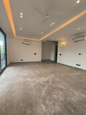 Room in 4 BHK Builder Floor at South Extension ii – for Sale