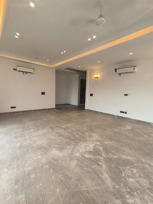 Room in 4 BHK Builder Floor at South Extension ii – for Sale