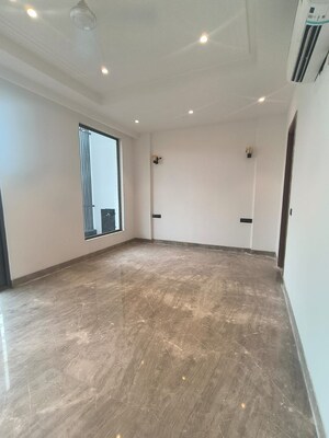 Room in 4 BHK Builder Floor at South Extension ii – for Sale