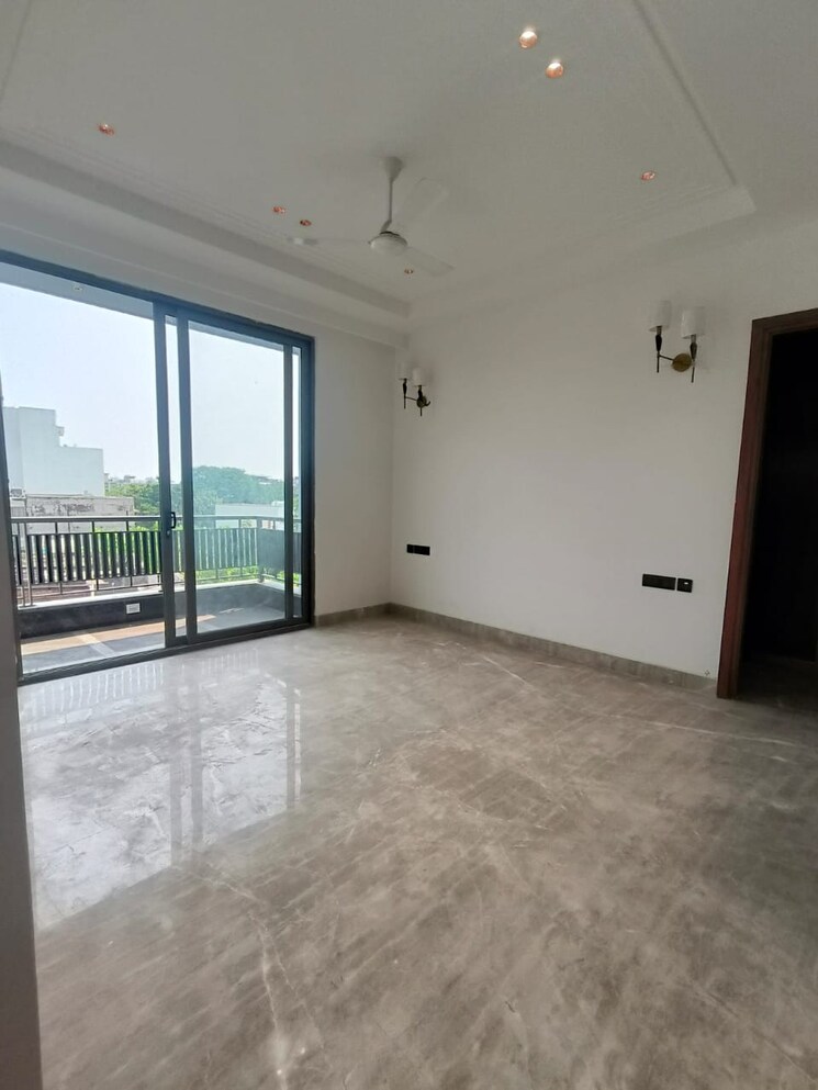 Room, south extension ii 4 Bedroom 500 Sq.Yd. Builder Floor In South Extension ii Delhi 8835191