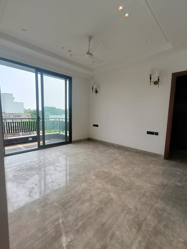 Room, south extension ii 4 Bedroom 500 Sq.Yd. Builder Floor In South Extension ii Delhi 8835191