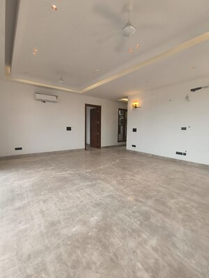 Room in 4 BHK Builder Floor at South Extension ii – for Sale