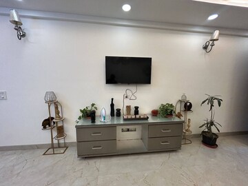 Furnished Amenities in 3 BHK Builder Floor at Saket – for Rent