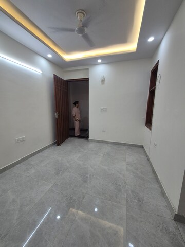 Living Room in 1.5 BHK Builder Floor at Palm Residency Chhatarpur, Chattarpur – for Rent